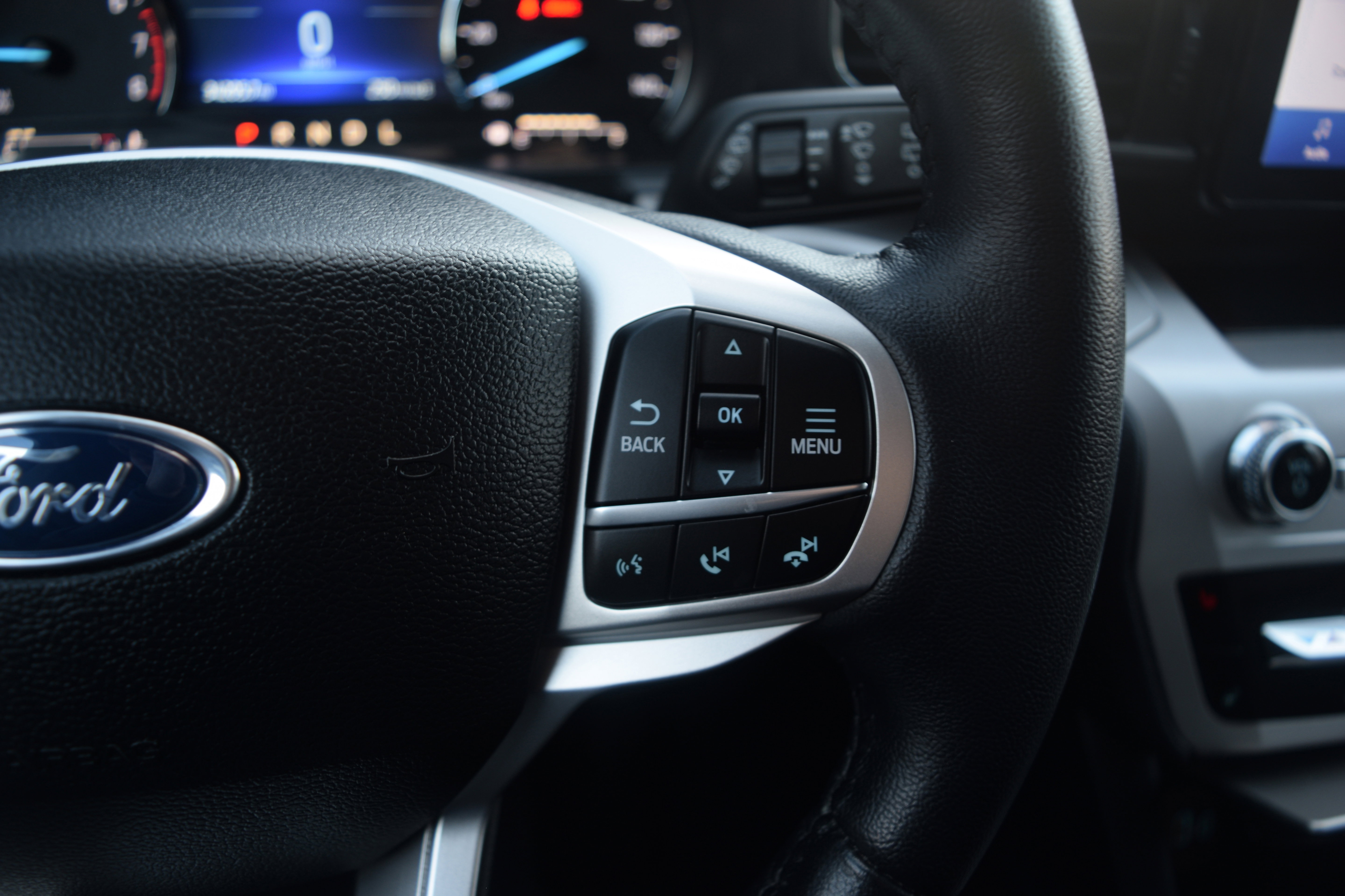 Used 2023 Ford Explorer XLT w/ Equipment Group 202A image 5