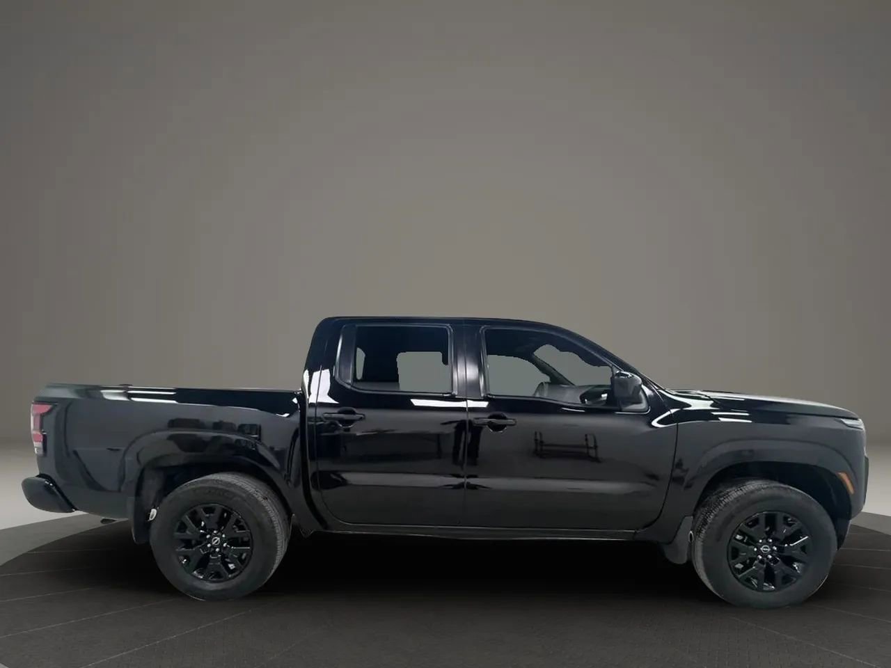 Used 2023 Nissan Frontier SV w/ Midnight Edition Package AWD/4WD image 6