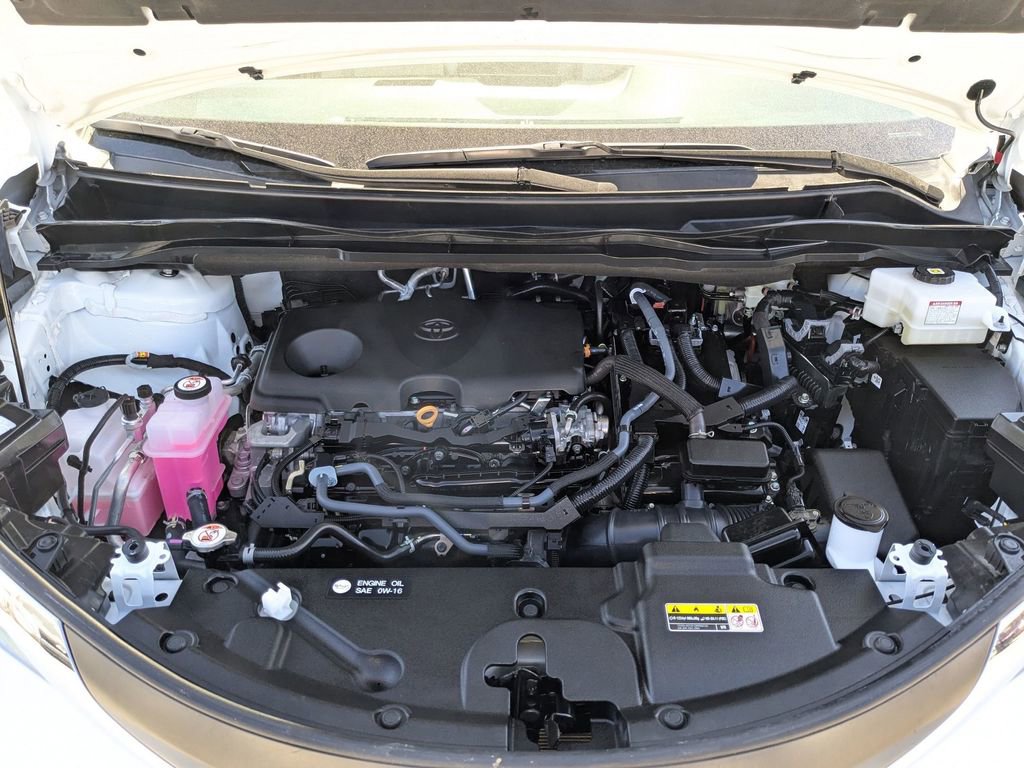 Used 2025 Toyota Sienna LE image 29