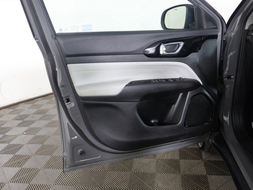 Used 2022 Jeep Compass Limited image 23