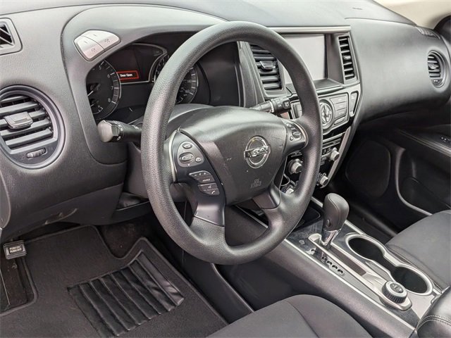 Used 2019 Nissan Pathfinder S image 11