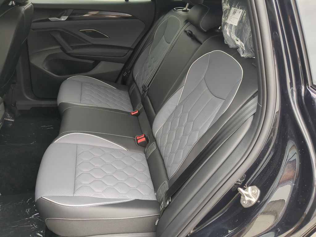 New 2026 Volkswagen Tiguan SEL R-Line AWD/4WD image 16