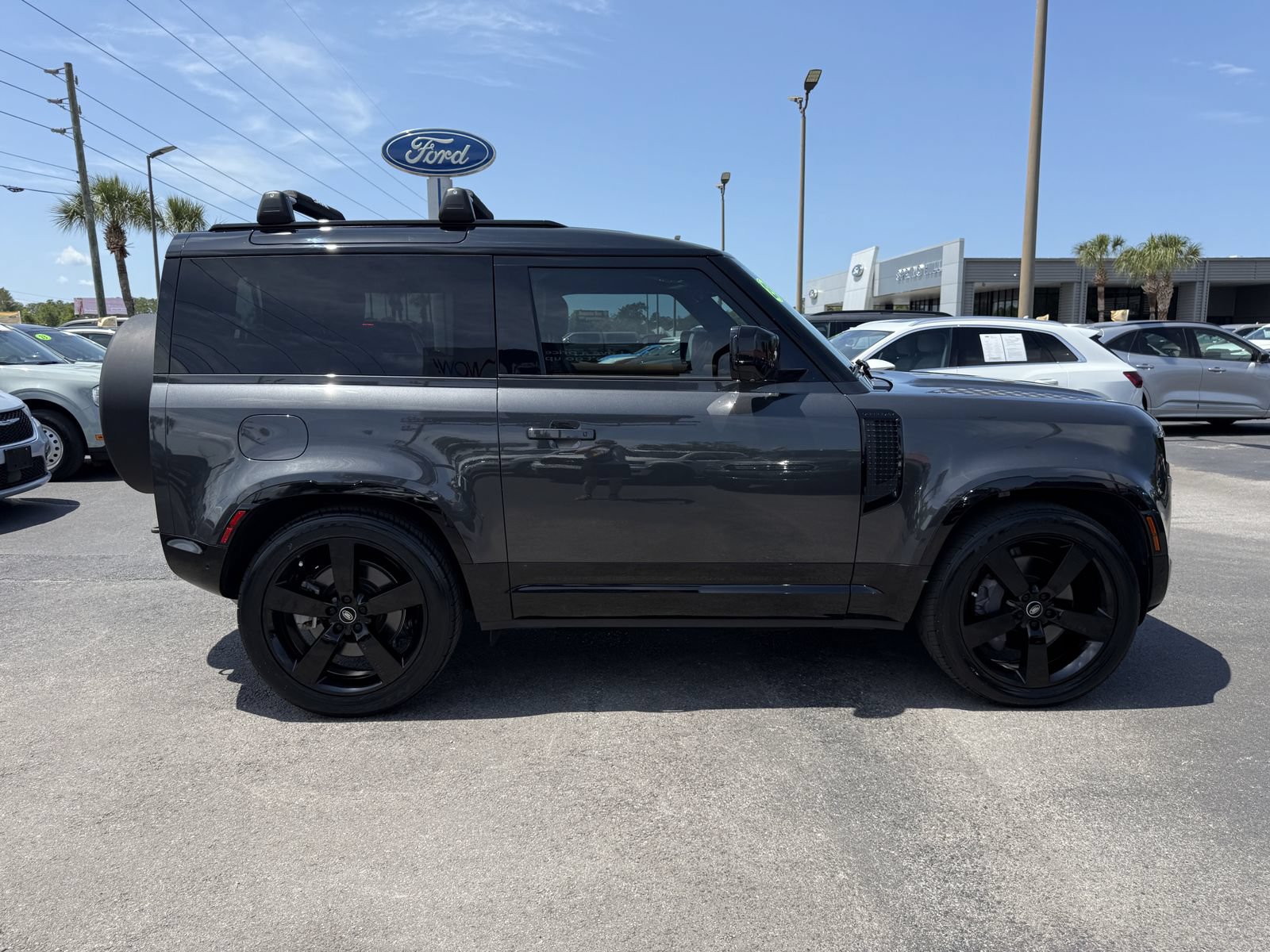 Used 2023 Land Rover Defender 90 X-Dynamic SE AWD/4WD image 3