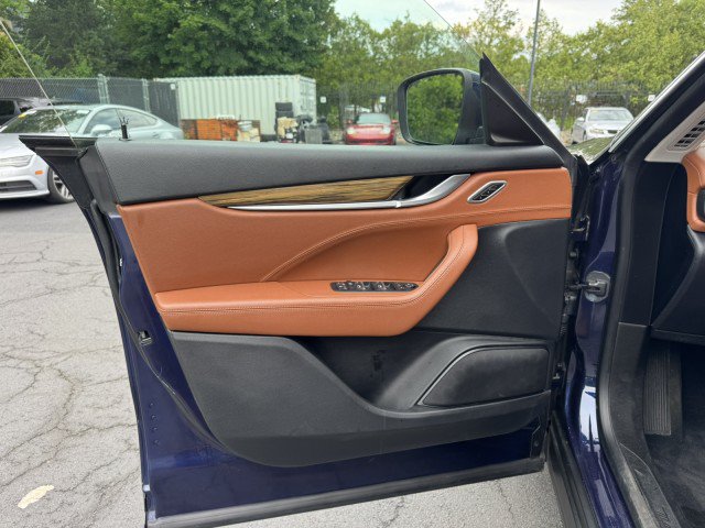 Used 2018 Maserati Levante AWD/4WD image 18