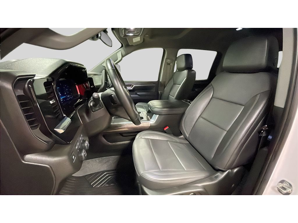 Used 2025 Chevrolet Silverado 3500 LTZ w/ LTZ Plus Package image 11