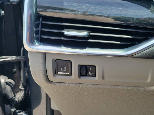 Used 2021 Cadillac XT4 Premium Luxury w/ Driver Awareness Package FWD image 21