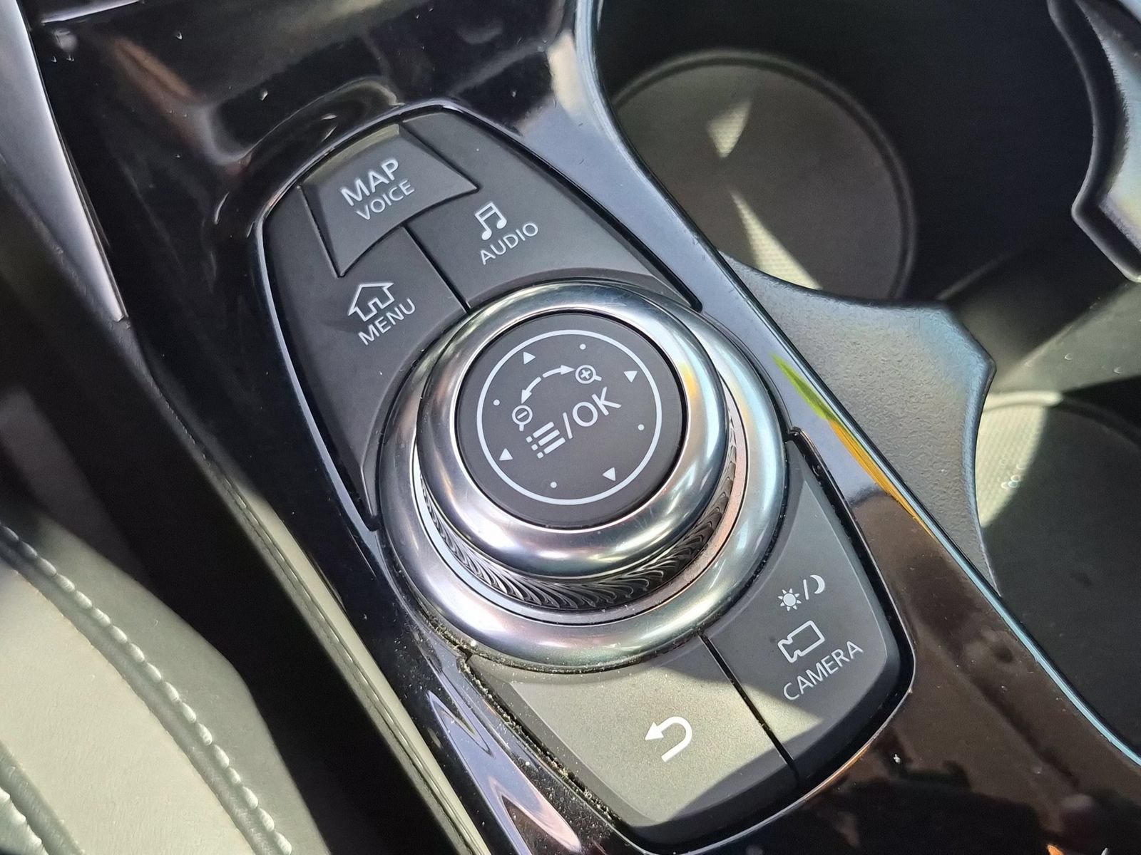 Used 2019 INFINITI QX30 w/ Navigation Package FWD image 25