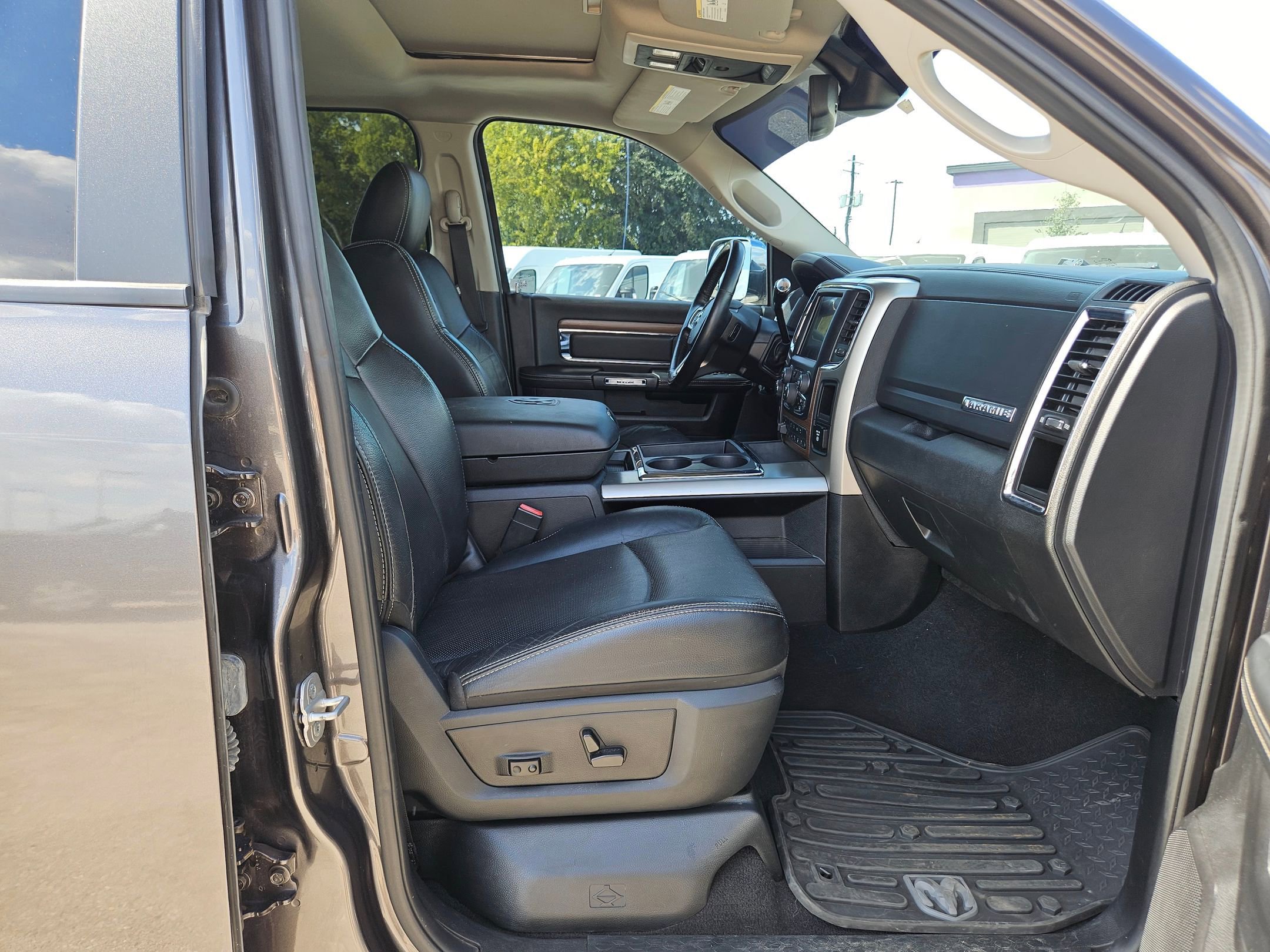 Used 2014 RAM 3500 Laramie w/ Protection Group image 27