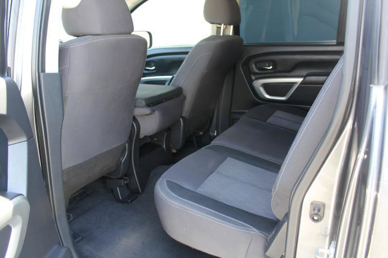 Used 2022 Nissan Titan SV AWD/4WD image 13