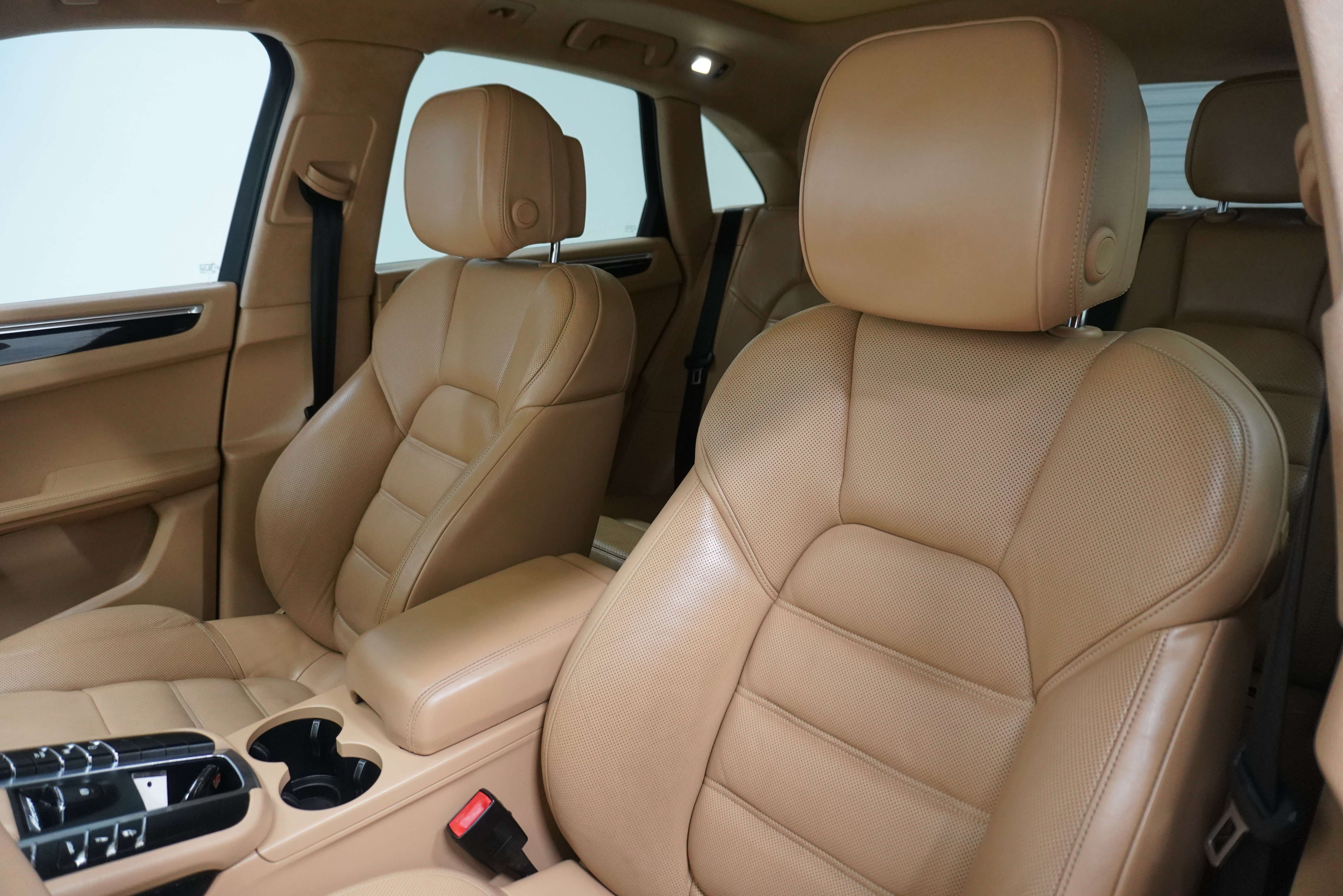 Used 2015 Porsche Macan Turbo image 10