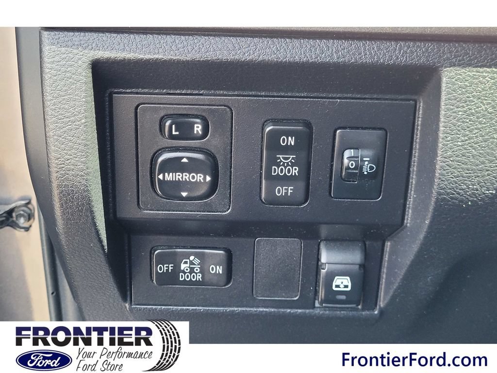 Used 2016 Toyota Tundra SR5 w/ SR5 Upgrade Package RWD image 15