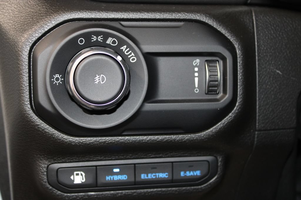Used 2023 Jeep Wrangler Unlimited Sahara w/ Cold Weather Group AWD/4WD image 33