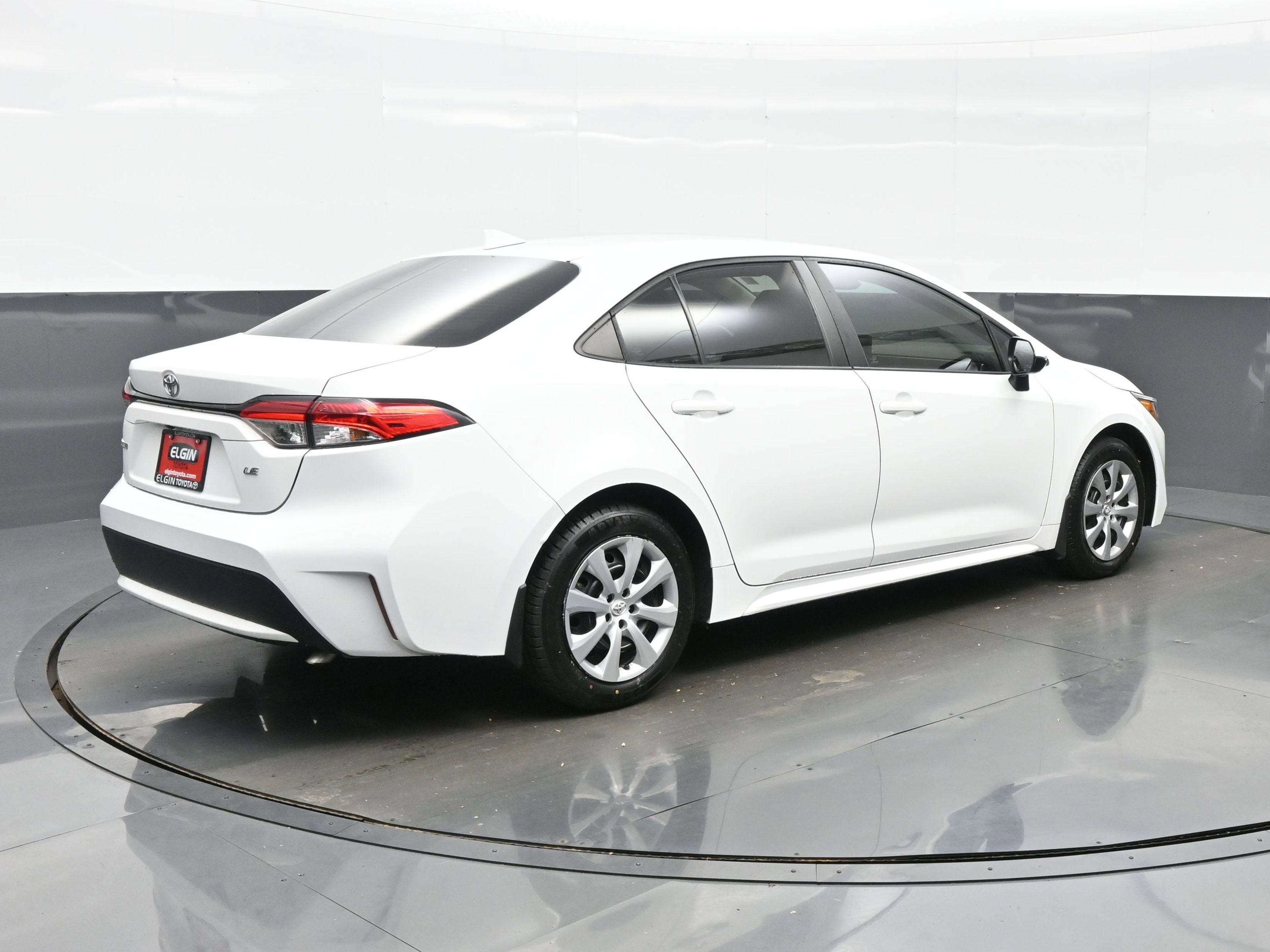 Used 2022 Toyota Corolla LE image 6