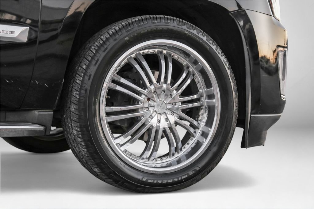 Used 2015 Cadillac Escalade Luxury image 61