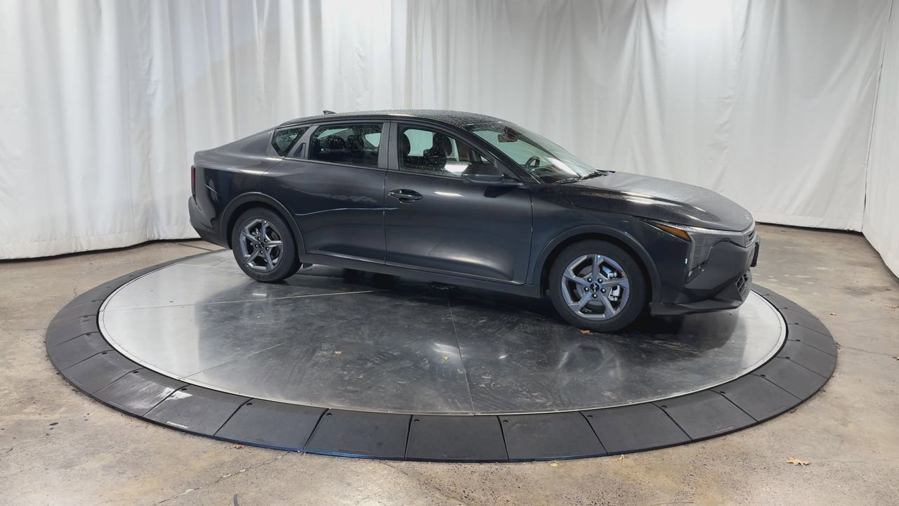 Certified 2025 Kia K4 LXS image 2