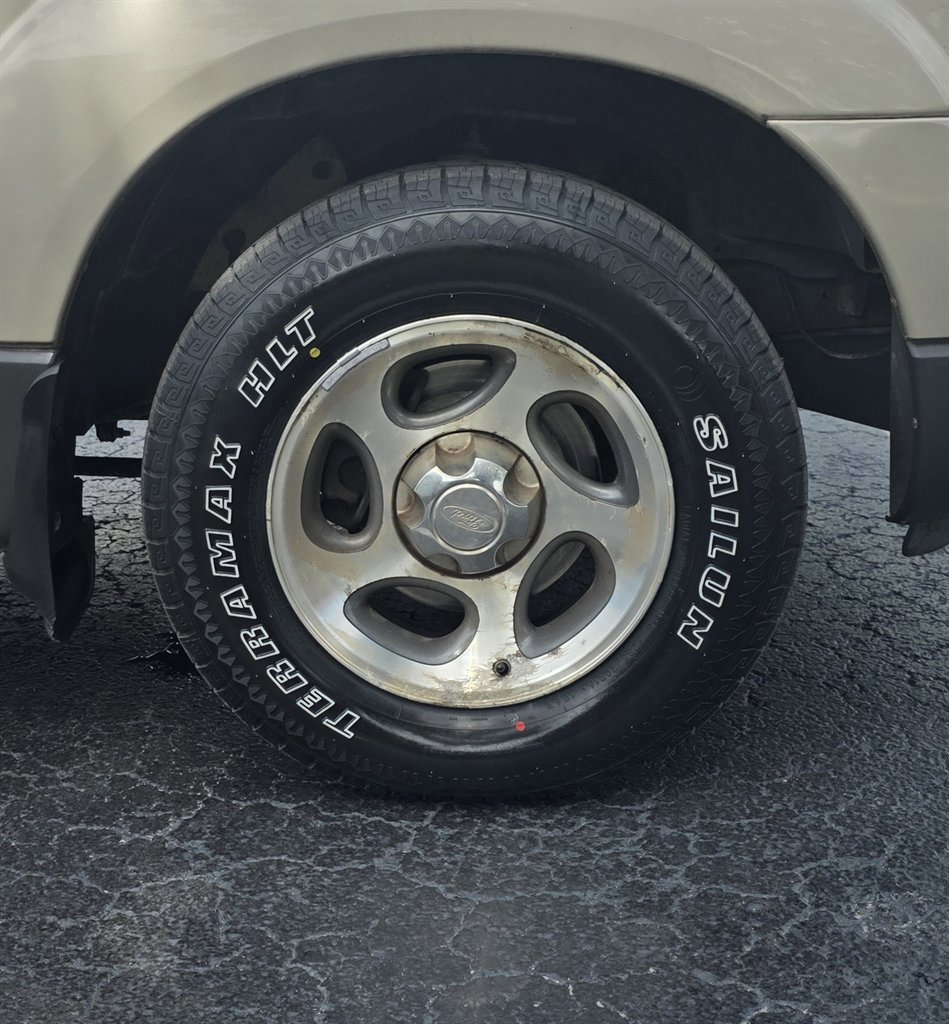 Used 2005 Ford Explorer Sport Trac XLS AWD/4WD image 33