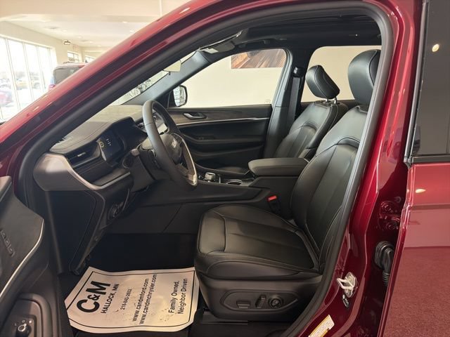 New 2026 Jeep Grand Cherokee L Limited w/ Limited Altitude Package AWD/4WD image 8
