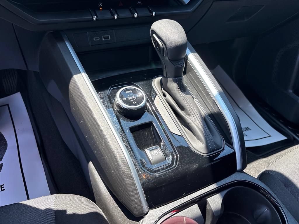 Used 2024 Chevrolet Colorado Trail Boss w/ Technology Package AWD/4WD image 34