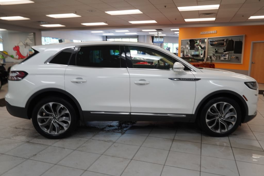 Used 2022 Lincoln Nautilus Reserve AWD/4WD image 16