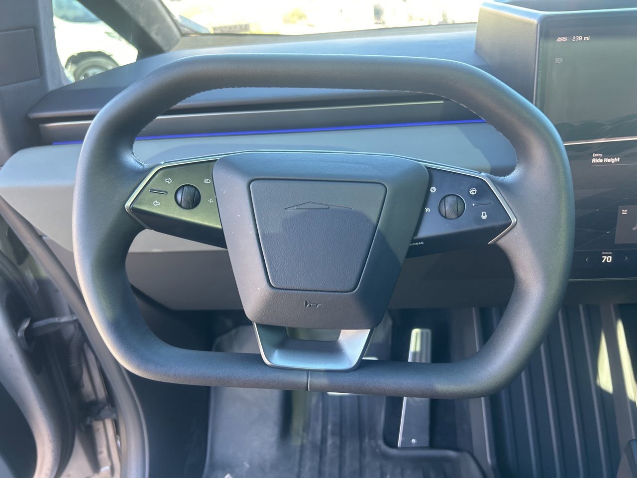 Used 2025 Tesla Cybertruck AWD Crew Cab image 13