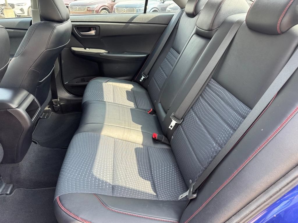 Used 2015 Toyota Camry SE w/ Moonroof Package FWD image 7