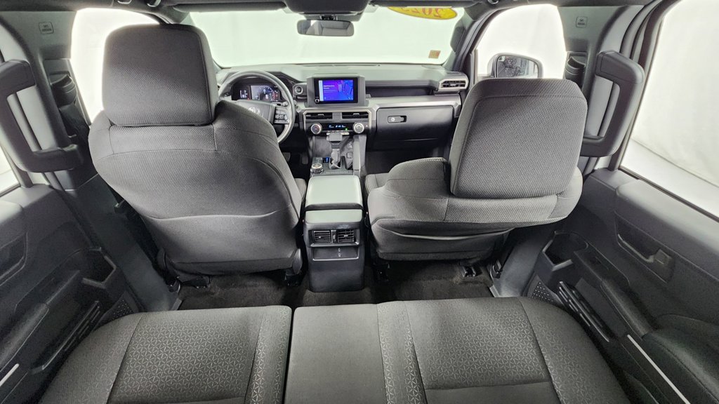 Used 2025 Toyota 4Runner SR5 AWD/4WD image 17