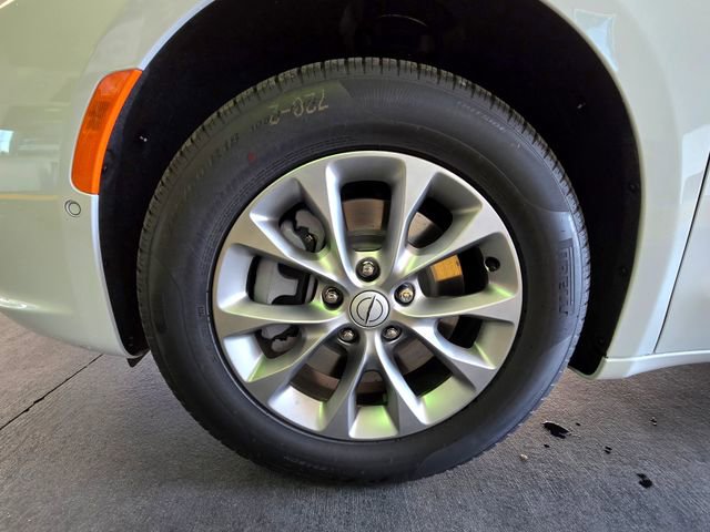 New 2026 Chrysler Pacifica Select image 30