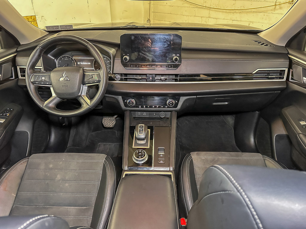 Used 2024 Mitsubishi Outlander AWD image 34