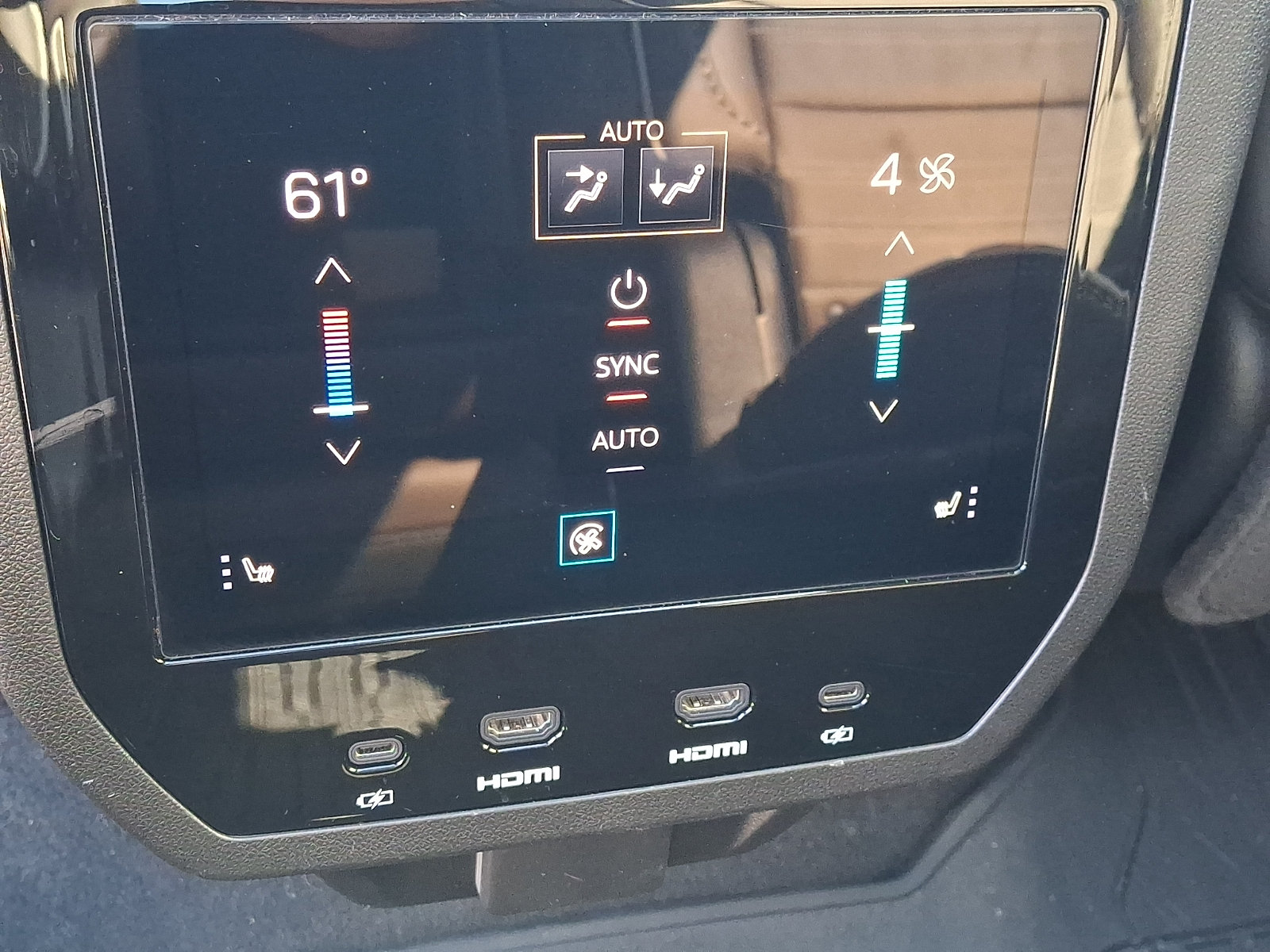Used 2025 GMC Yukon Denali Ultimate AWD/4WD image 12