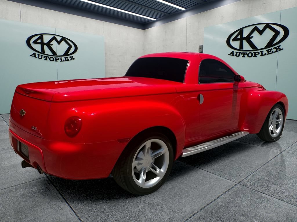 Used 2004 Chevrolet SSR w/ Preferred Equipment Group RWD image 4