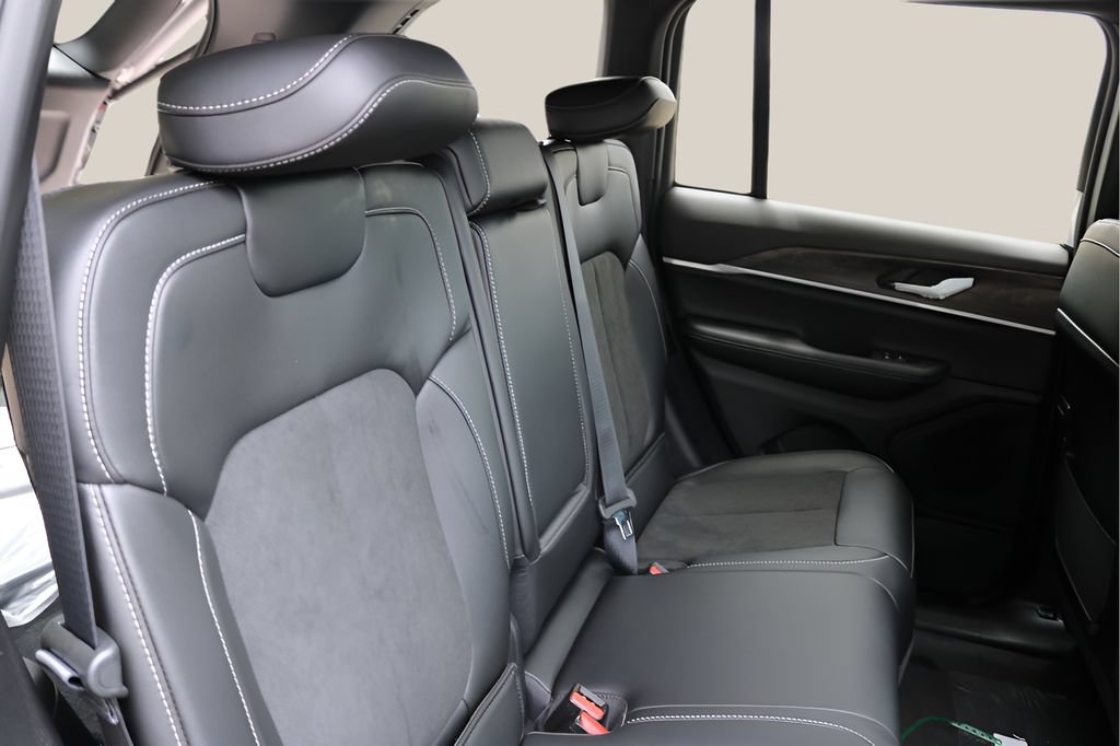 New 2026 Jeep Grand Cherokee Altitude AWD/4WD image 18