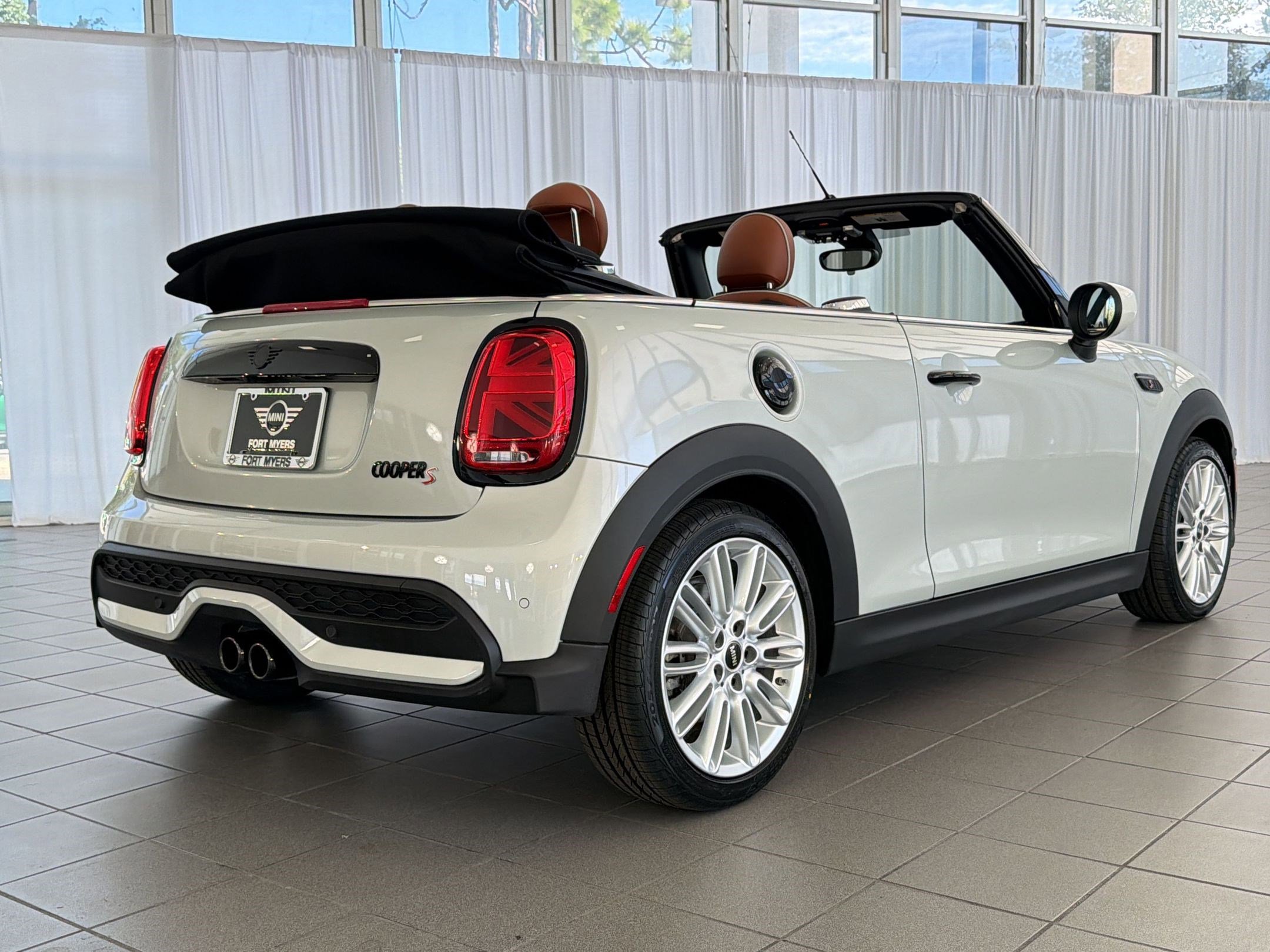Used 2022 MINI Cooper S w/ Driver Assistance Package FWD image 9