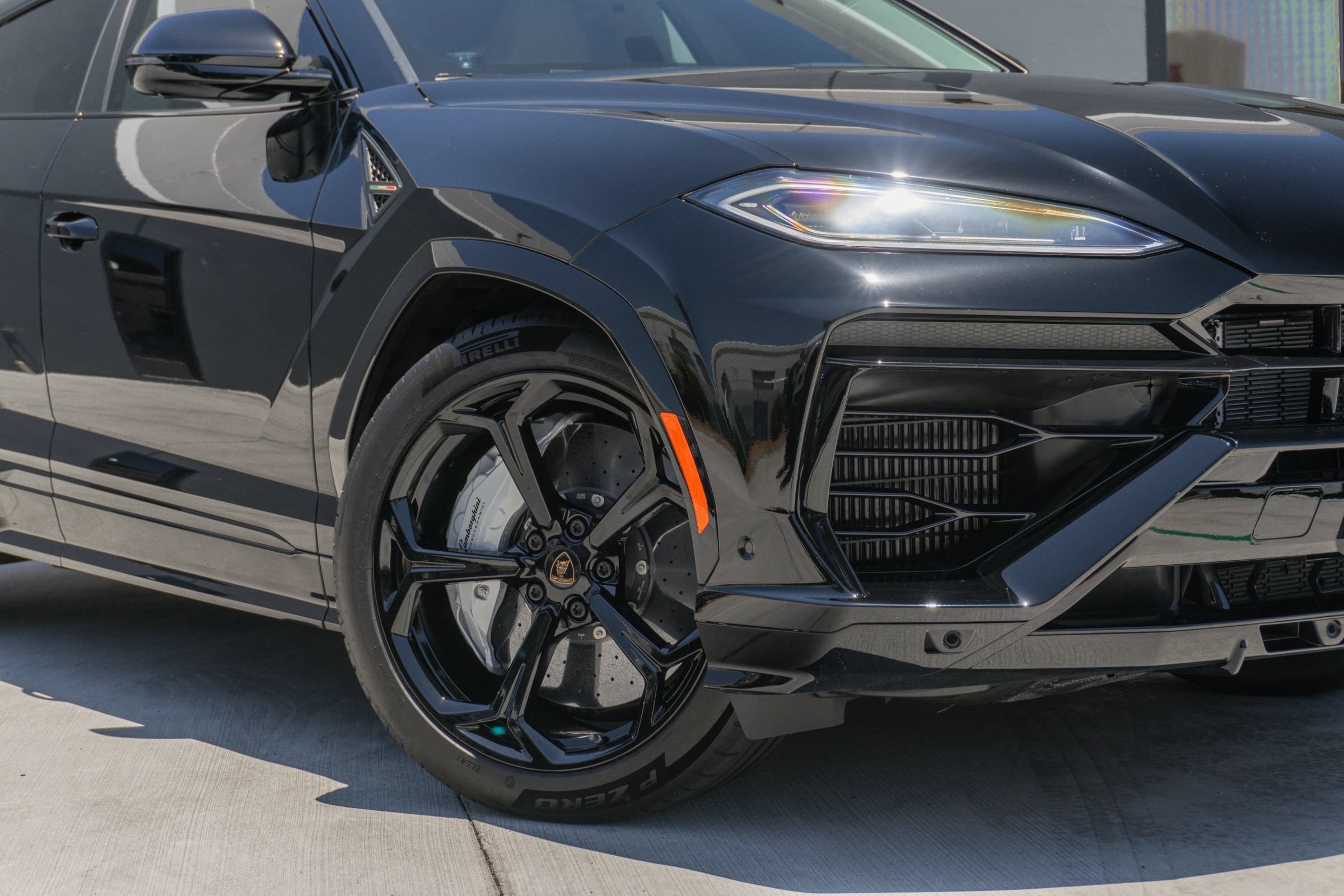 Used 2026 Lamborghini Urus SE AWD/4WD image 32