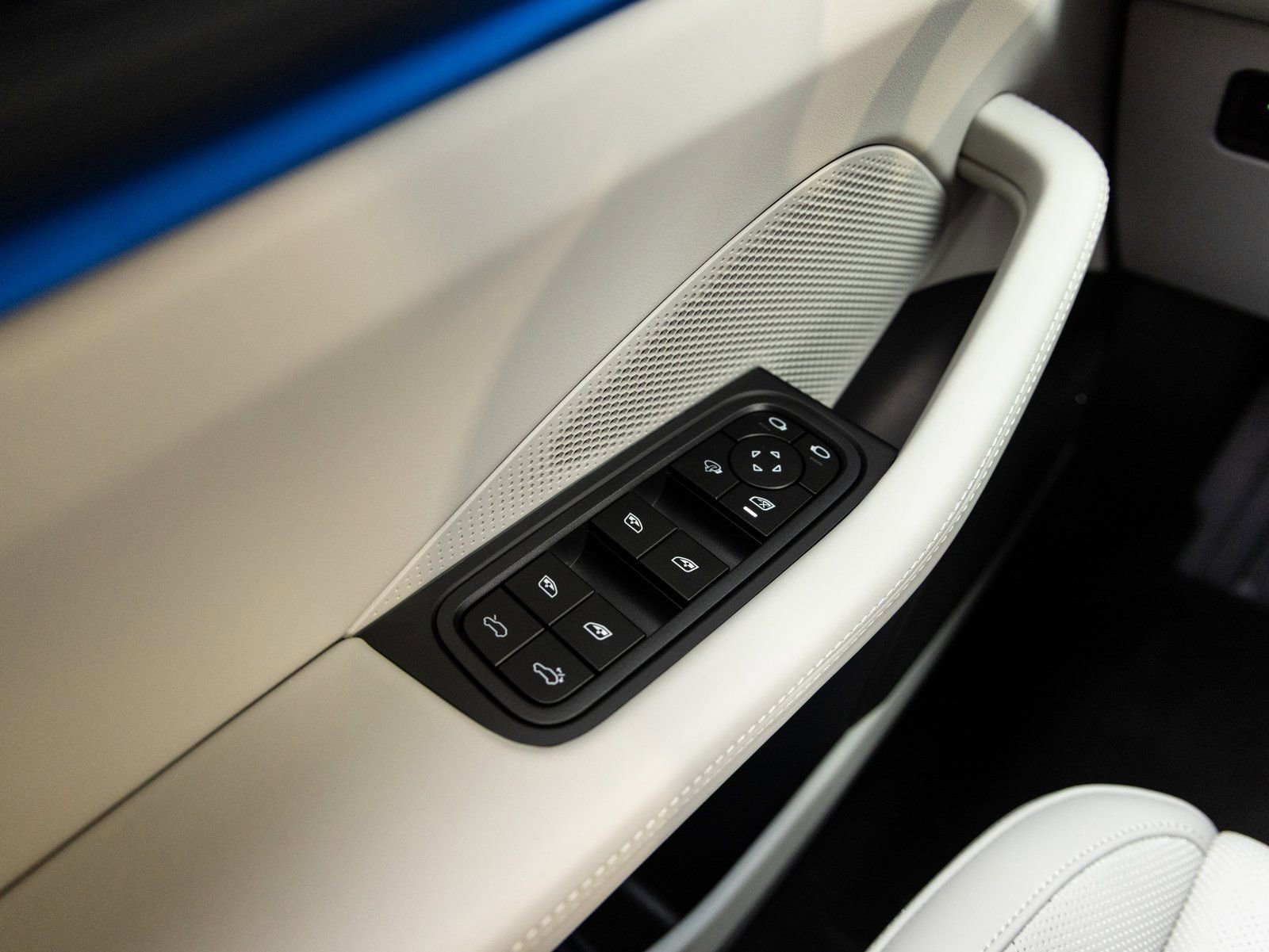 New 2025 Porsche Macan 4S Electric image 21