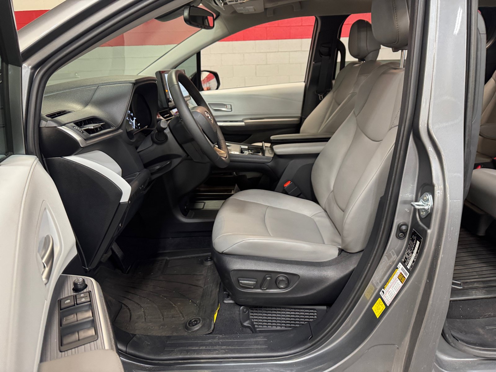 Certified 2026 Toyota Sienna XLE FWD image 14