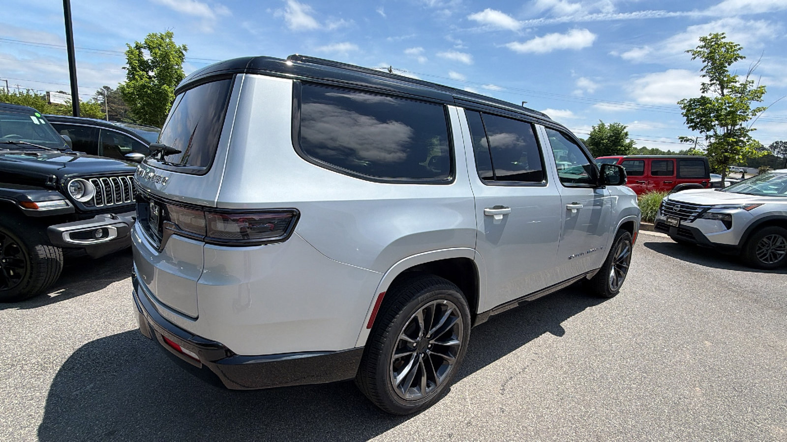 Used 2025 Jeep Grand Wagoneer Series II Obsidian w/ Quick Order Packagew 28T AWD/4WD image 8