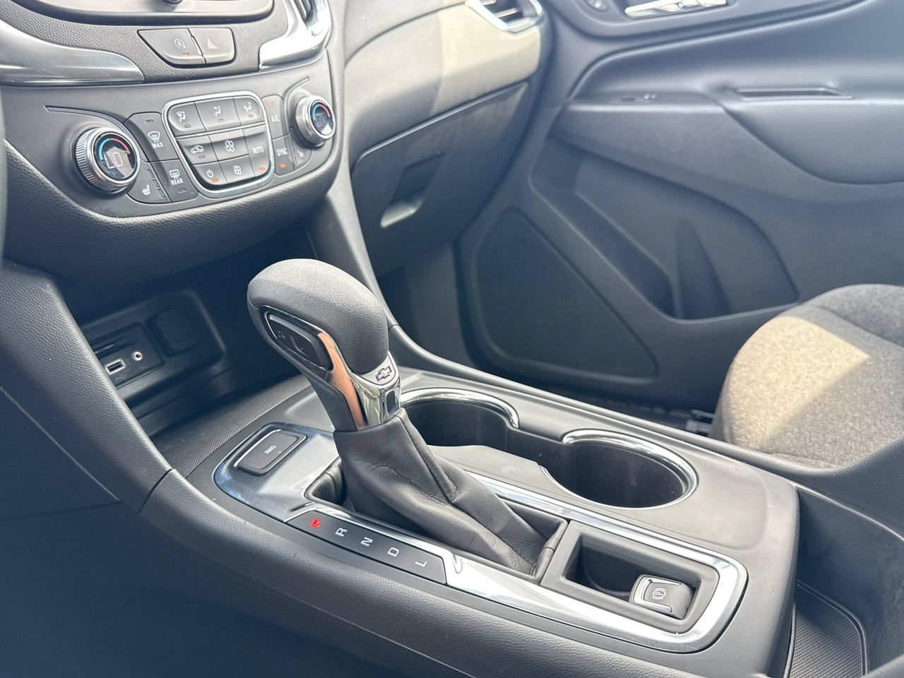 Used 2023 Chevrolet Equinox LT AWD/4WD image 24