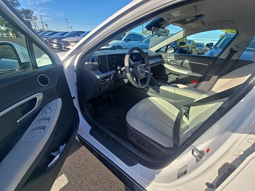Used 2025 Hyundai Sonata SEL FWD image 6