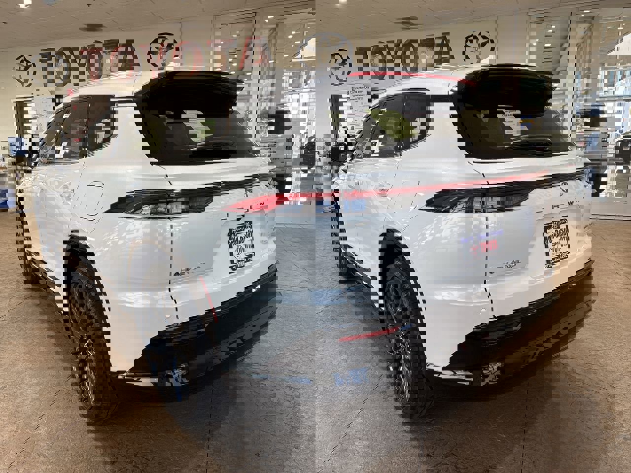 New 2025 Toyota Crown Signia image 8