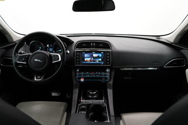 Used 2017 Jaguar F-PACE R-Sport AWD/4WD image 16