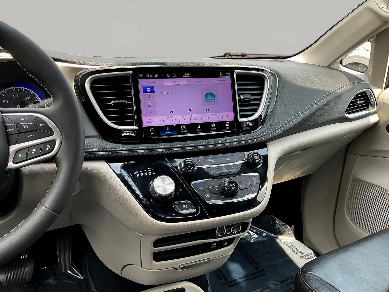 Used 2022 Chrysler Pacifica Touring-L FWD image 9