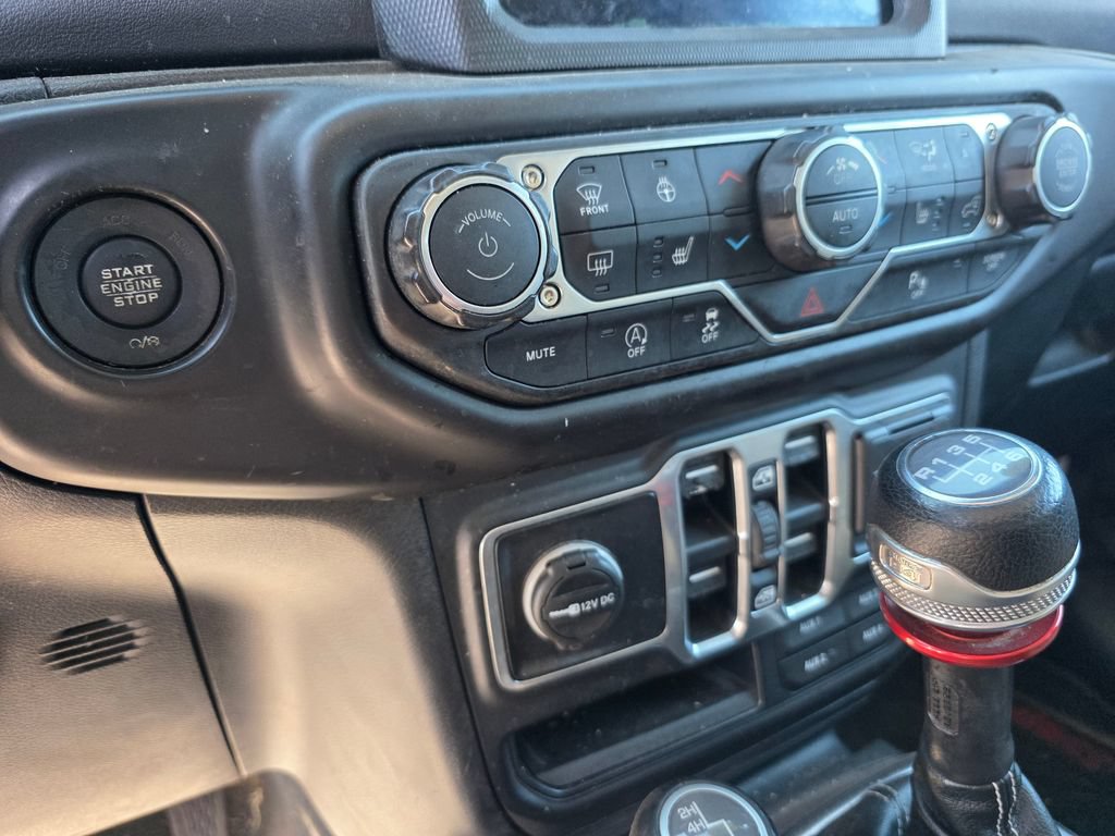 Used 2018 Jeep Wrangler Unlimited Sahara AWD/4WD image 16