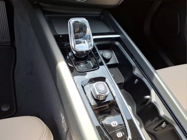 New 2026 Volvo XC60 B5 Plus w/ Protection Package Premier AWD/4WD image 23