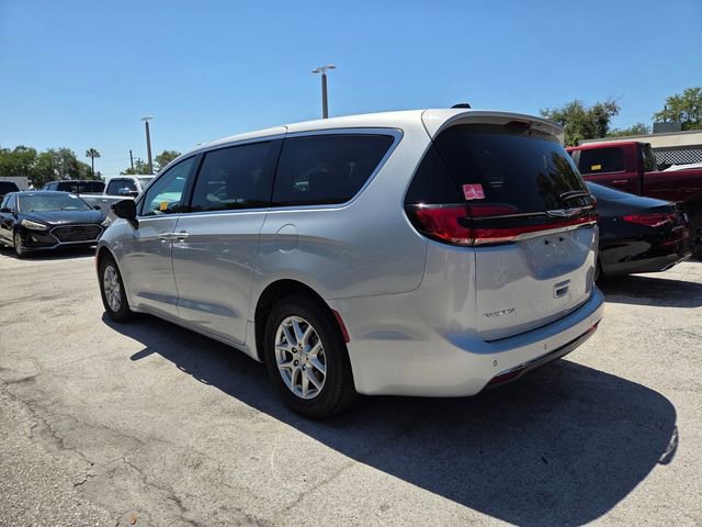 Certified 2024 Chrysler Pacifica Touring-L FWD image 4