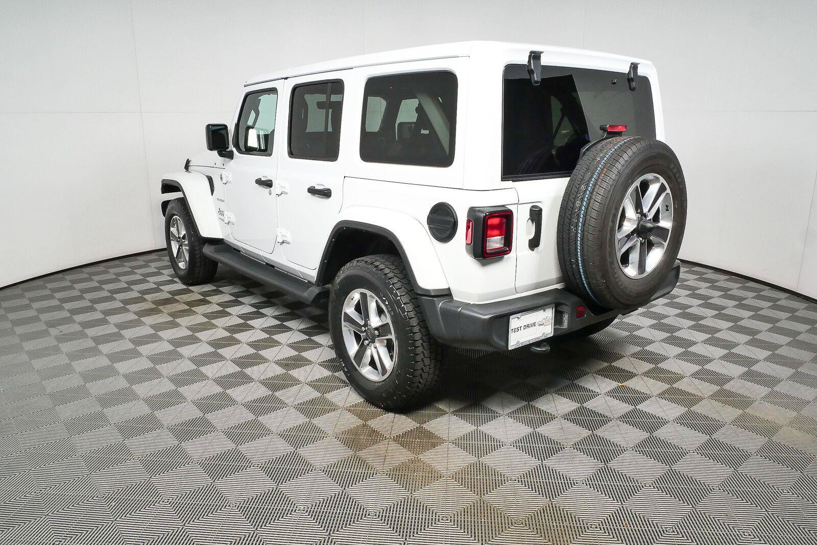 Used 2021 Jeep Wrangler Unlimited Sahara AWD/4WD image 28