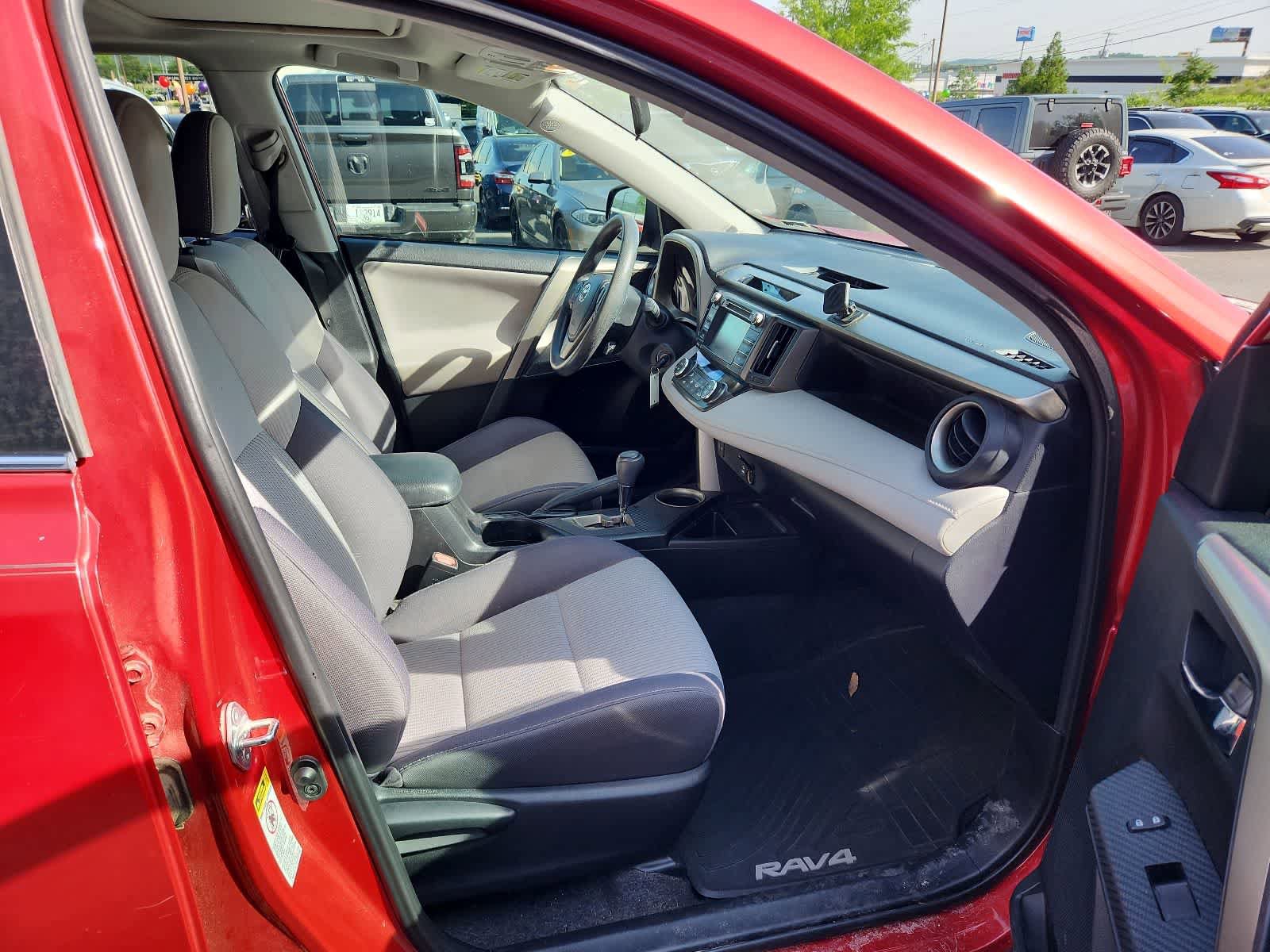 Used 2015 Toyota RAV4 XLE FWD image 21