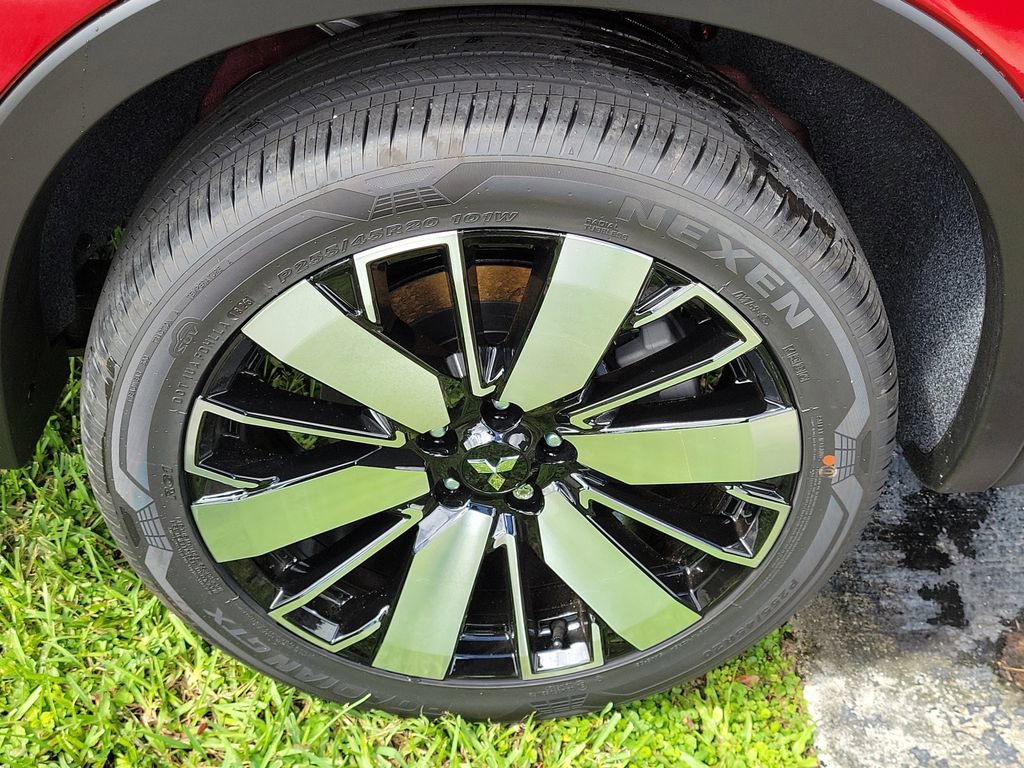 New 2025 Mitsubishi Outlander SE image 7