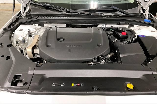Certified 2025 Volvo V90 B6 Cross Country Plus AWD/4WD image 12