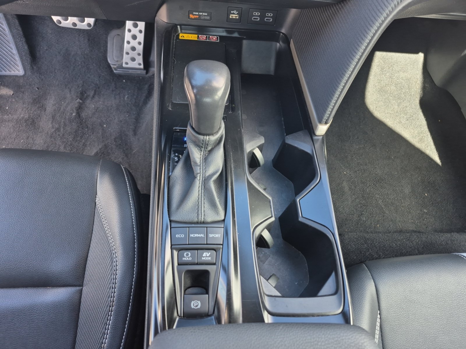 Used 2025 Toyota Camry SE FWD image 12