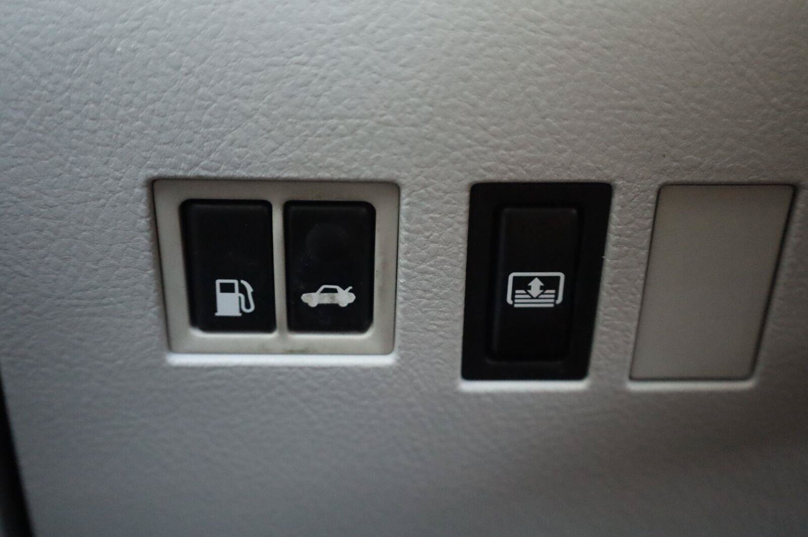 Used 2011 Toyota Avalon Limited FWD image 38